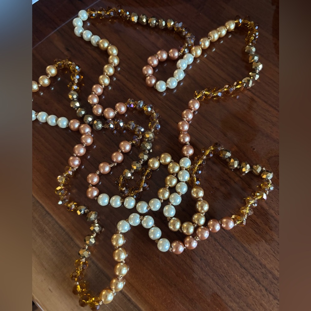 White House black market 58 in necklace in tans & white beads